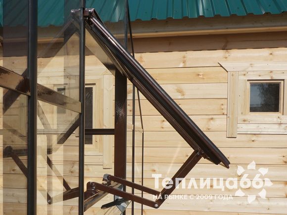Форточка боковая для теплицы botanik